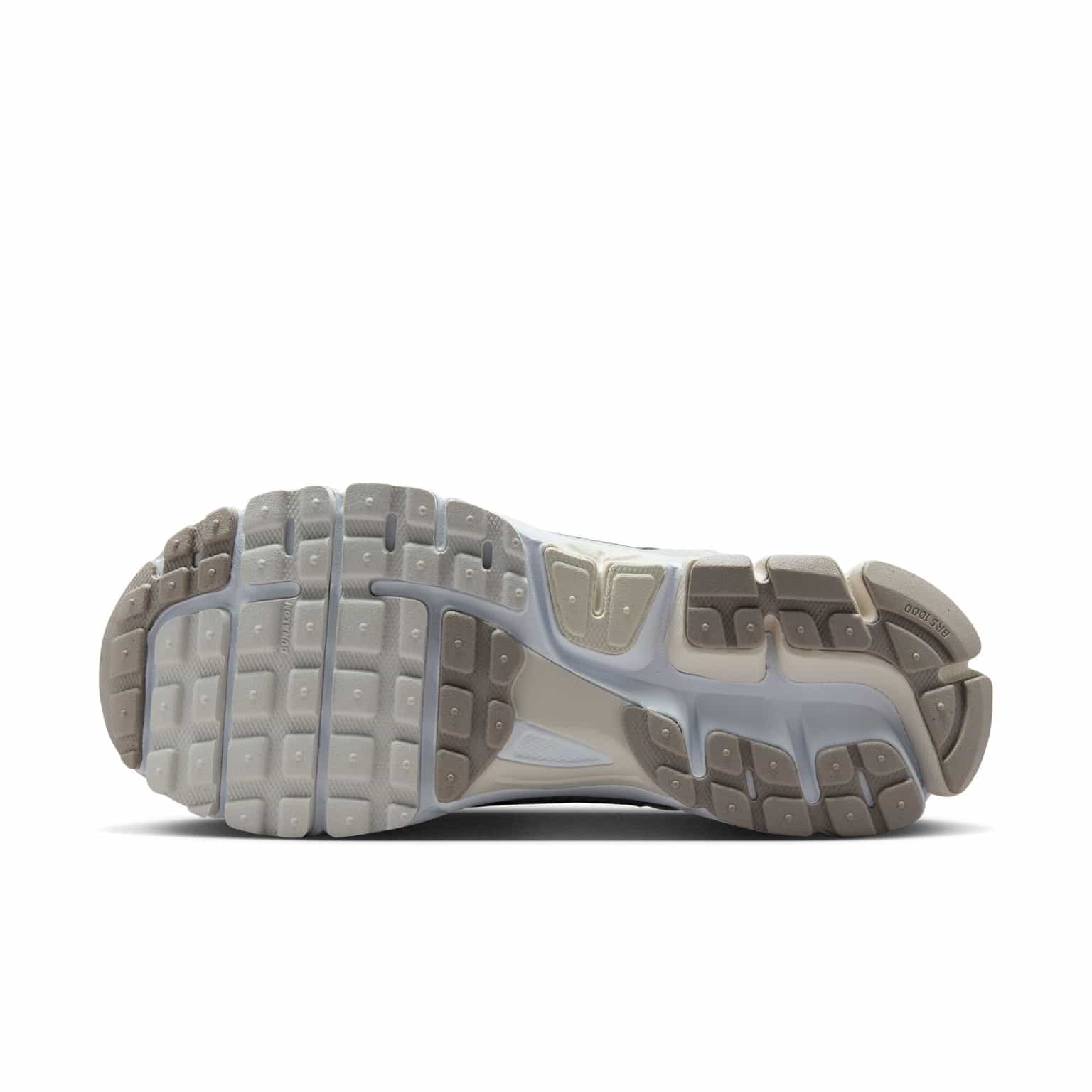 Кроссовки Nike Zoom Vomero 5 8