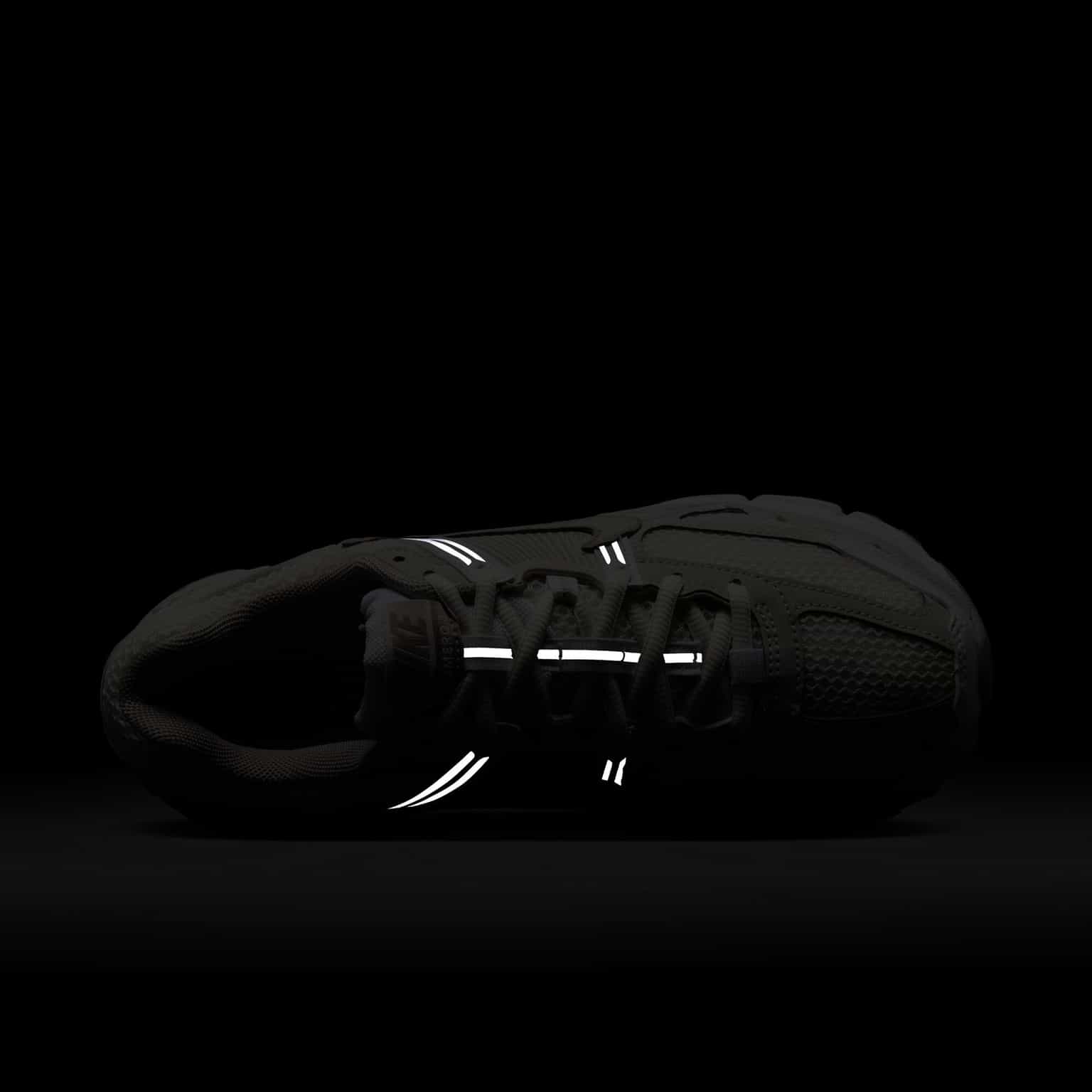 Кроссовки Nike Zoom Vomero 5 11