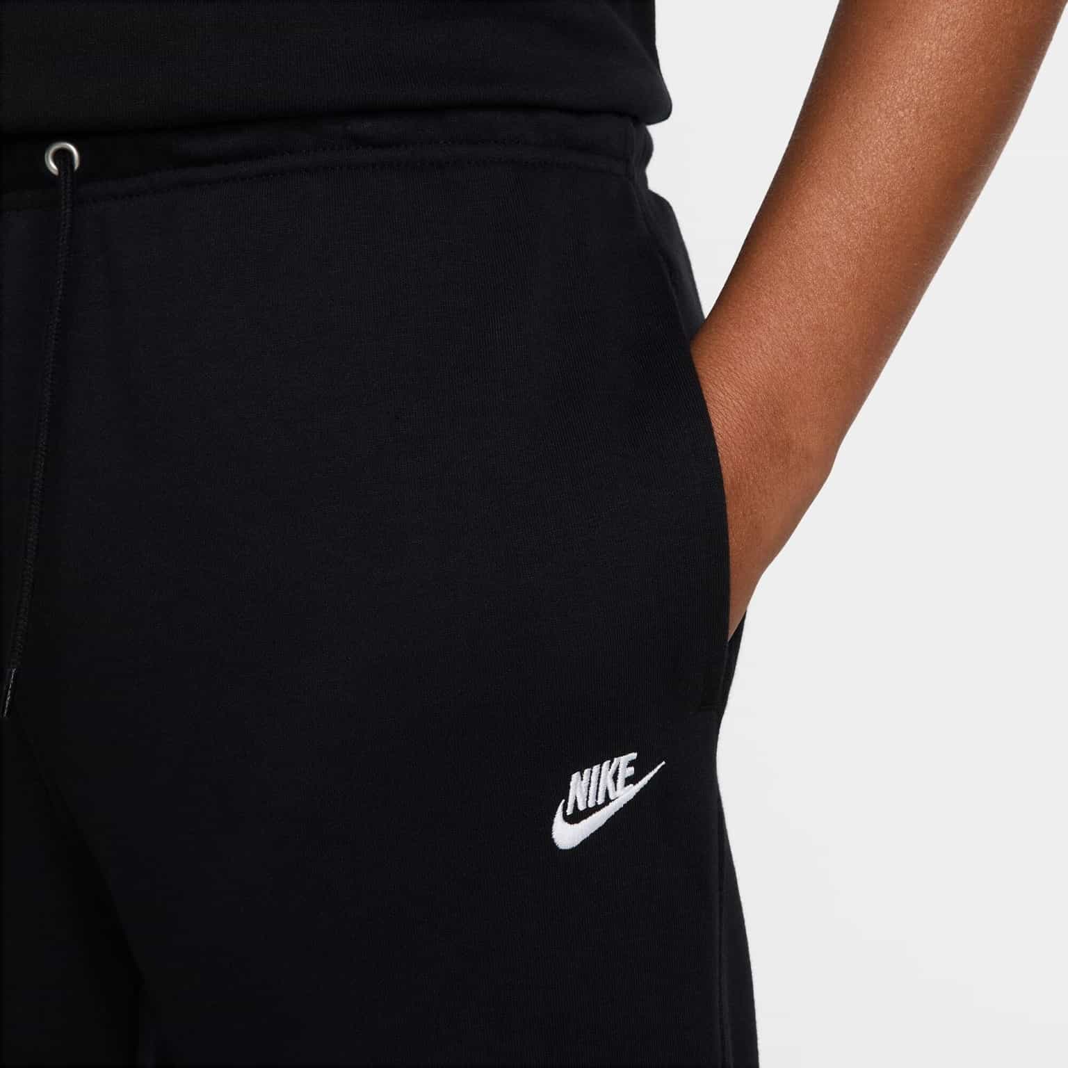 Nike Club French Terry Joggers 4