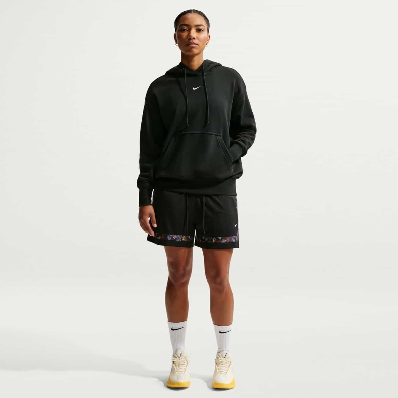 Nike Phoenix Fleece Basketball 3