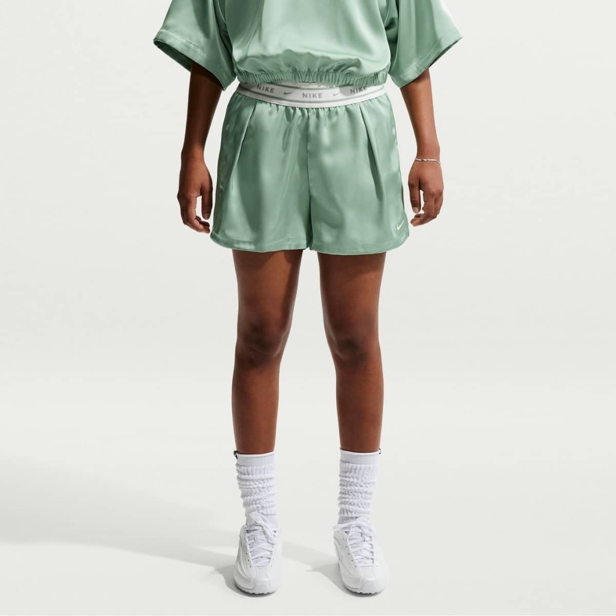 Шорты Nike Sportswear Loose Mid-Rise Satin